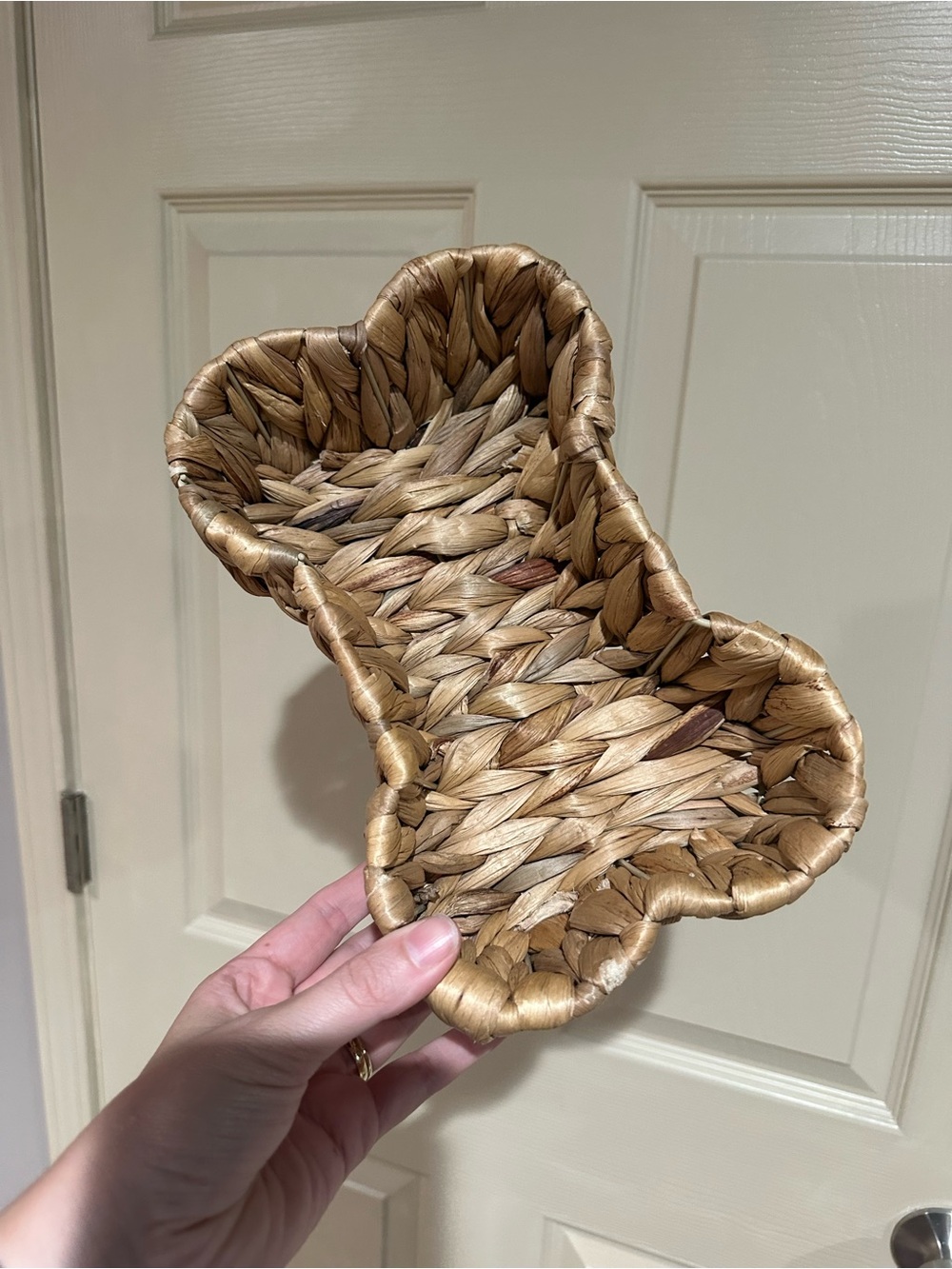 Handwoven Dog Bone Seagrass Decorative Tray in Natural Brown